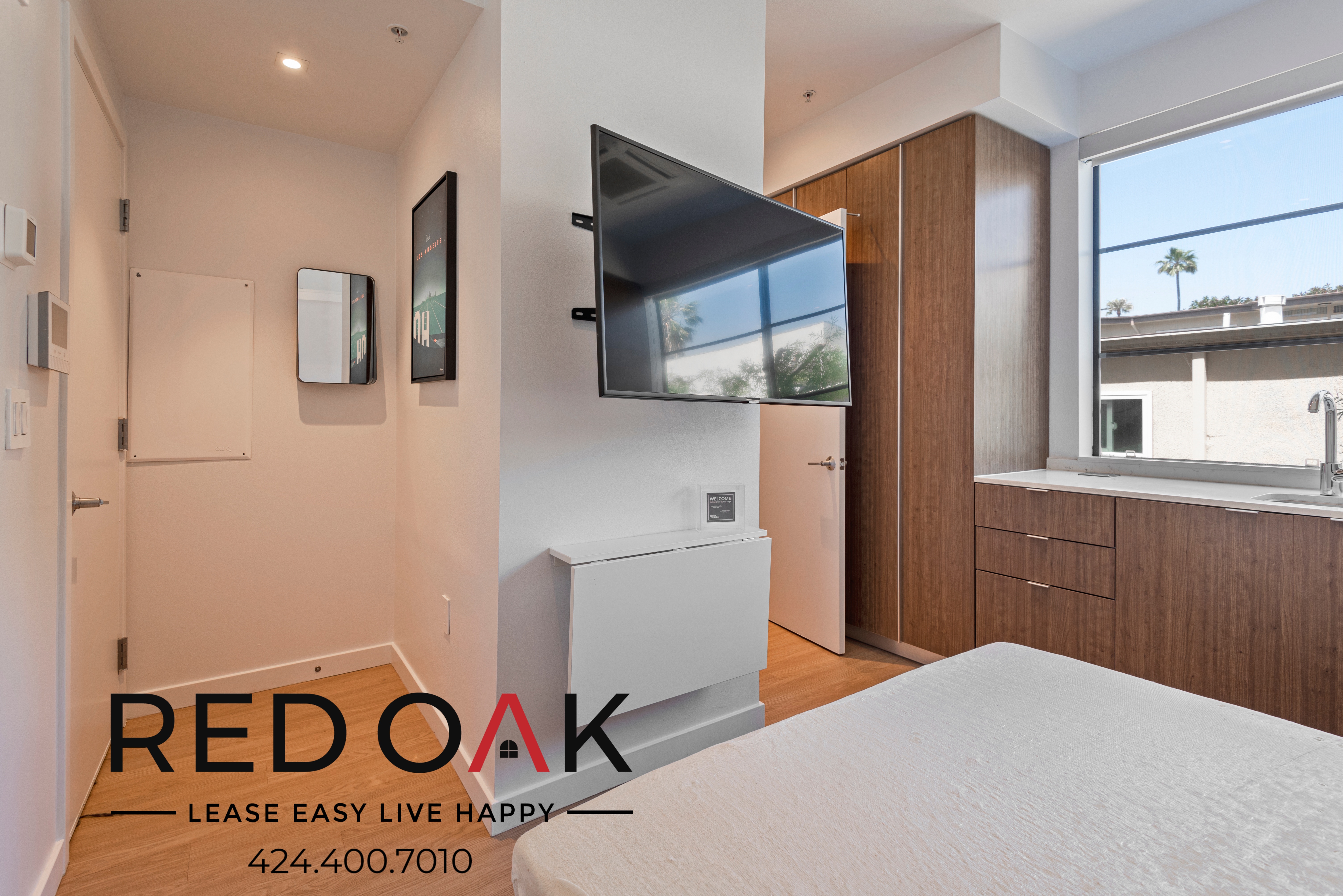 Los Angeles Apartment: 11649 Mayfield Ave