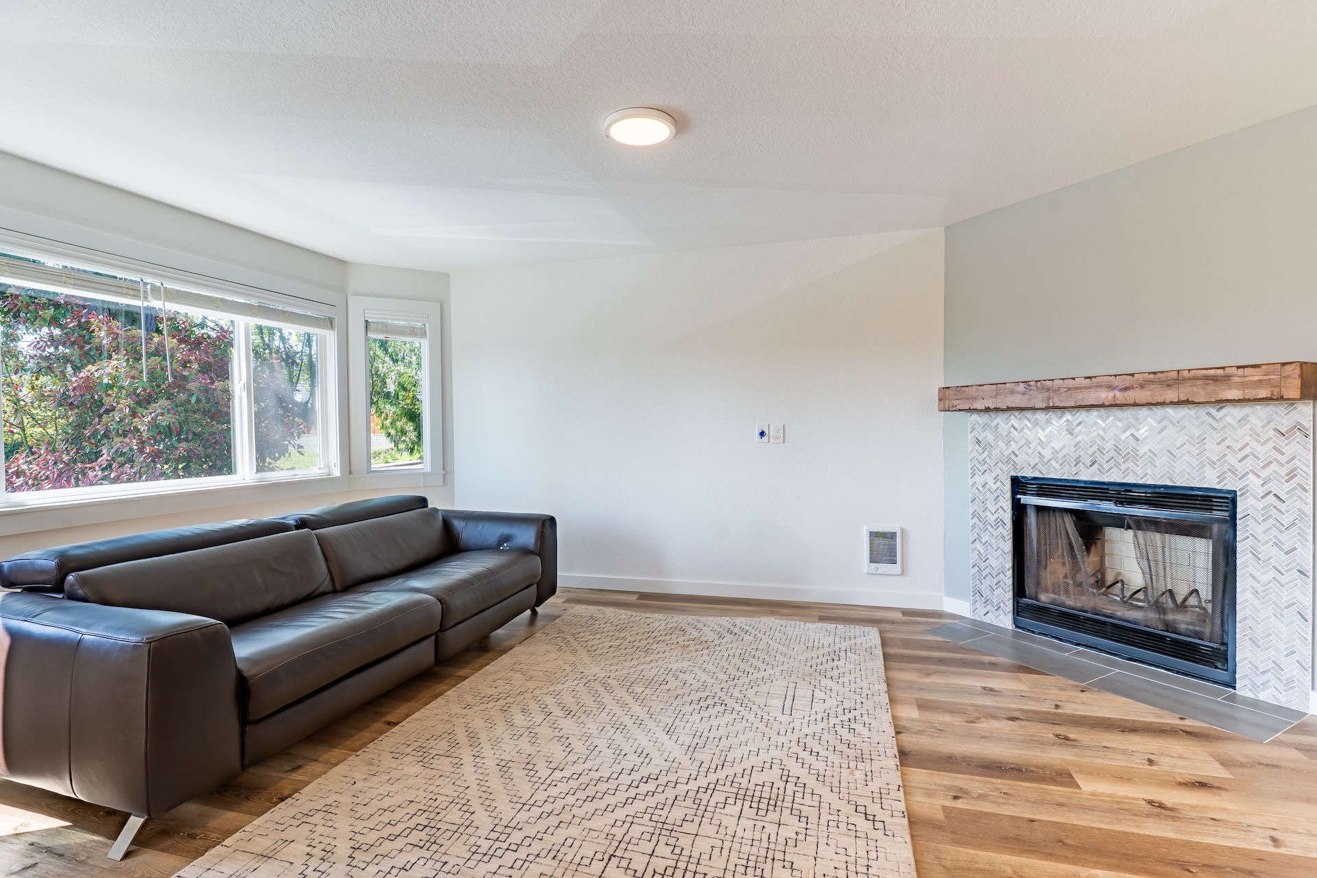 Seattle House: 906 N 101st St