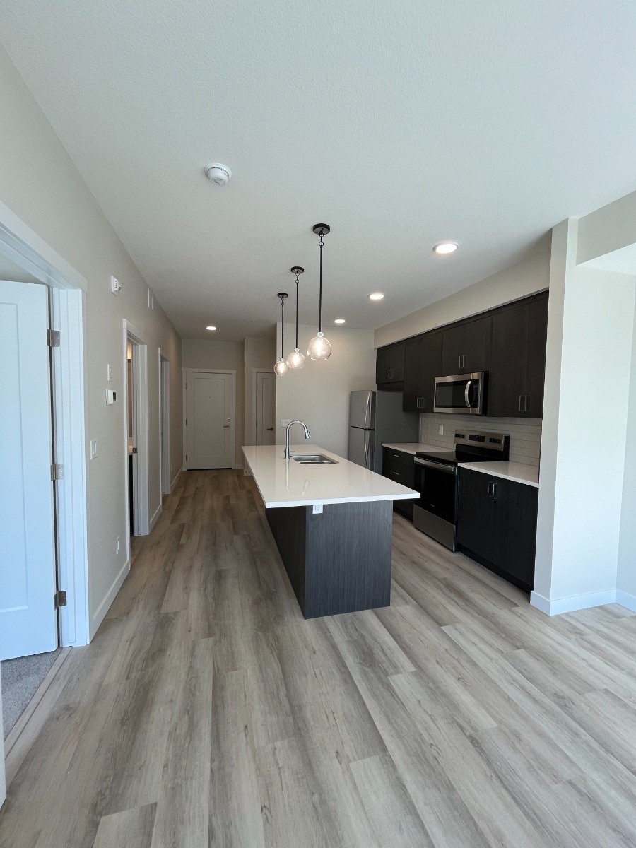 Calgary Condo: 700 Shawnee Sq SW