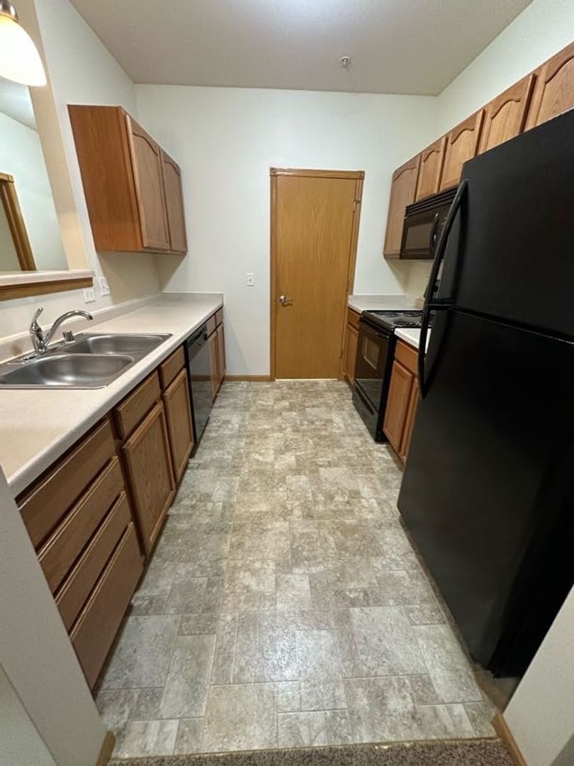 Baraboo Apartment: 915 Ellis Ave