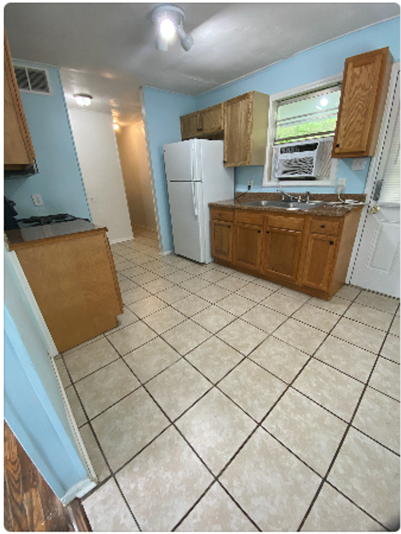 Versailles Condo: 135 Macey Ave