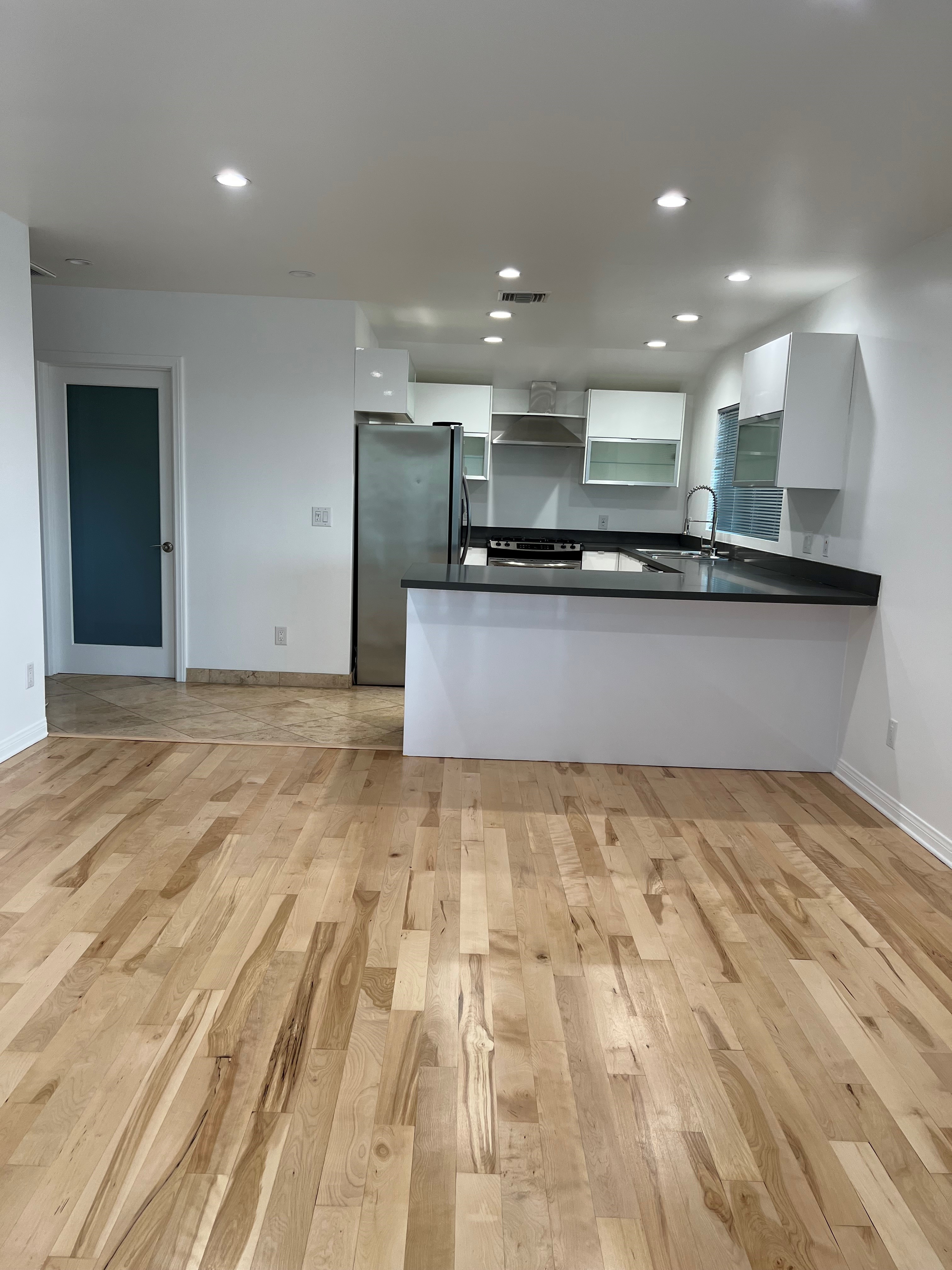 West Hollywood Condo: 1146 N Clark St