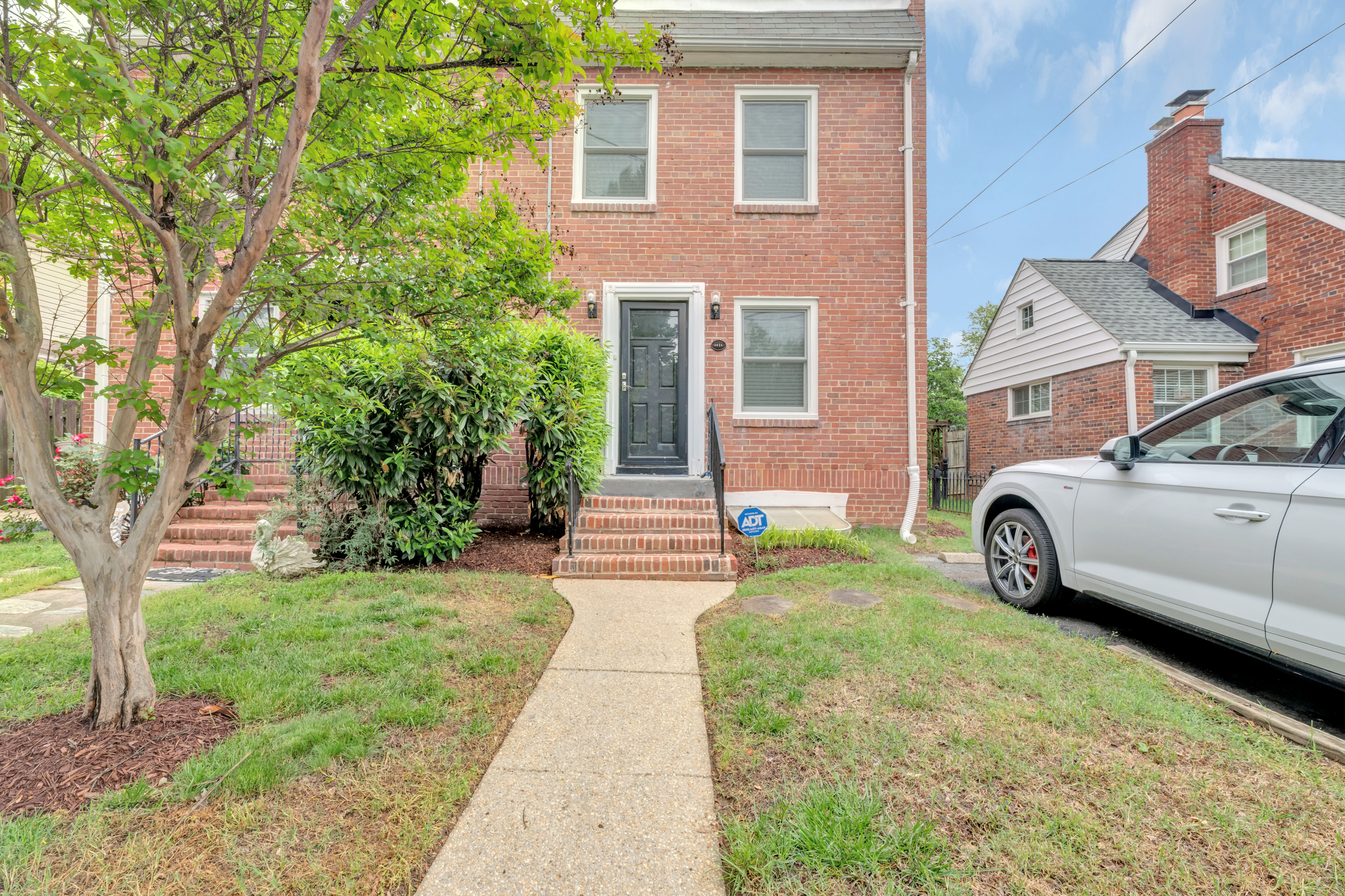 Alexandria House: 402A E Howell Ave