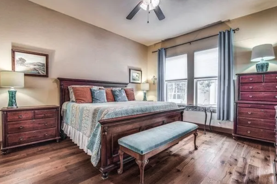 Irving Condo: 555 Via Amalfi