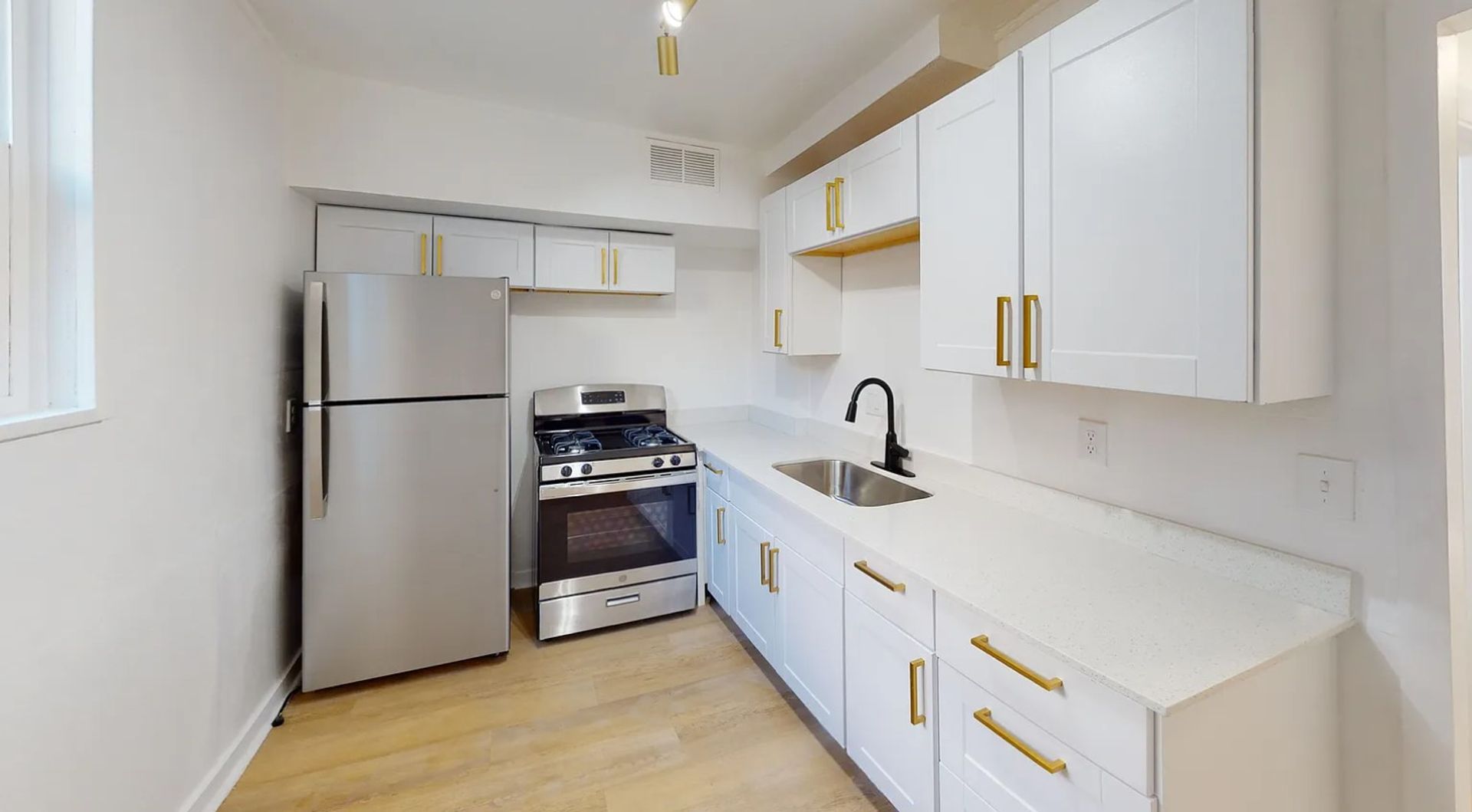 Provo Apartment: 663 N University Ave