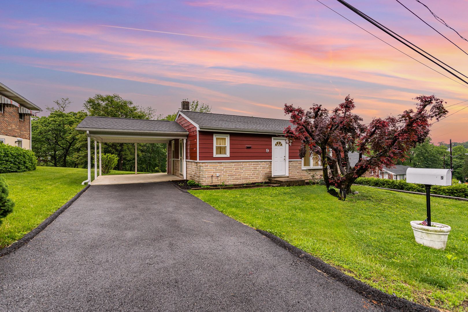 Enola House: 9 West Highland Ave