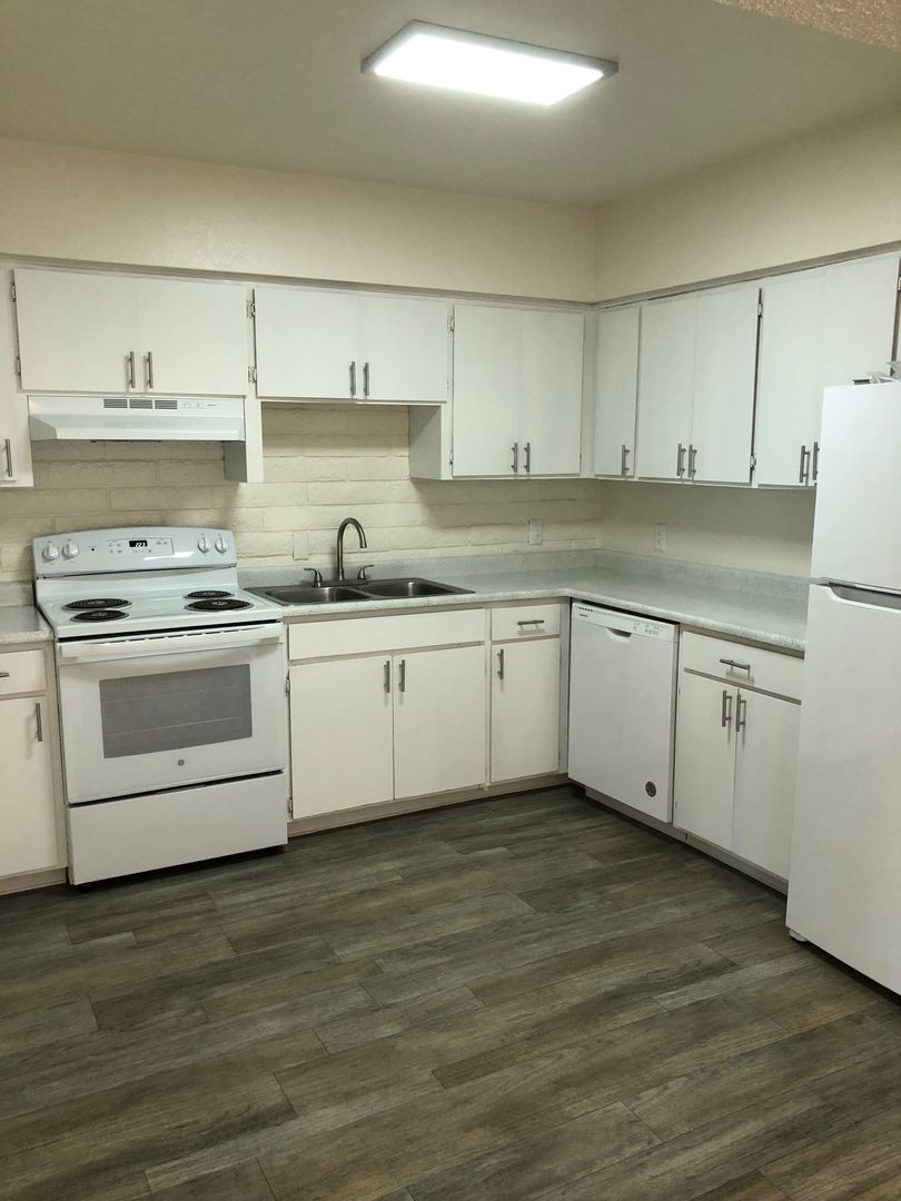 Tucson Condo: 9009 E Broadway Blvd