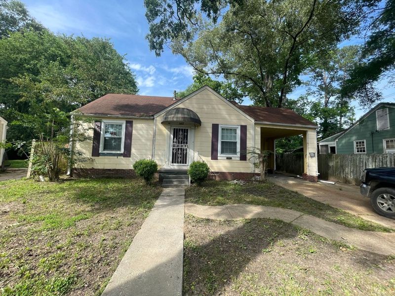 Jackson House: 148 Shadowlawn Dr