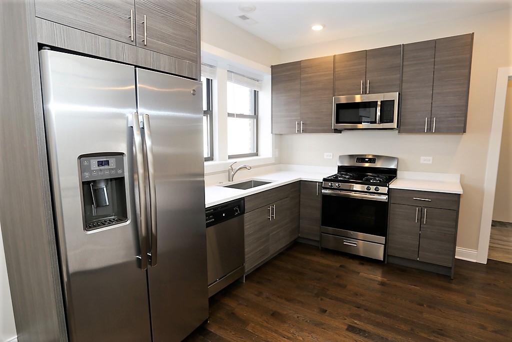Chicago Condo: 2228 North Sawyer 2W
