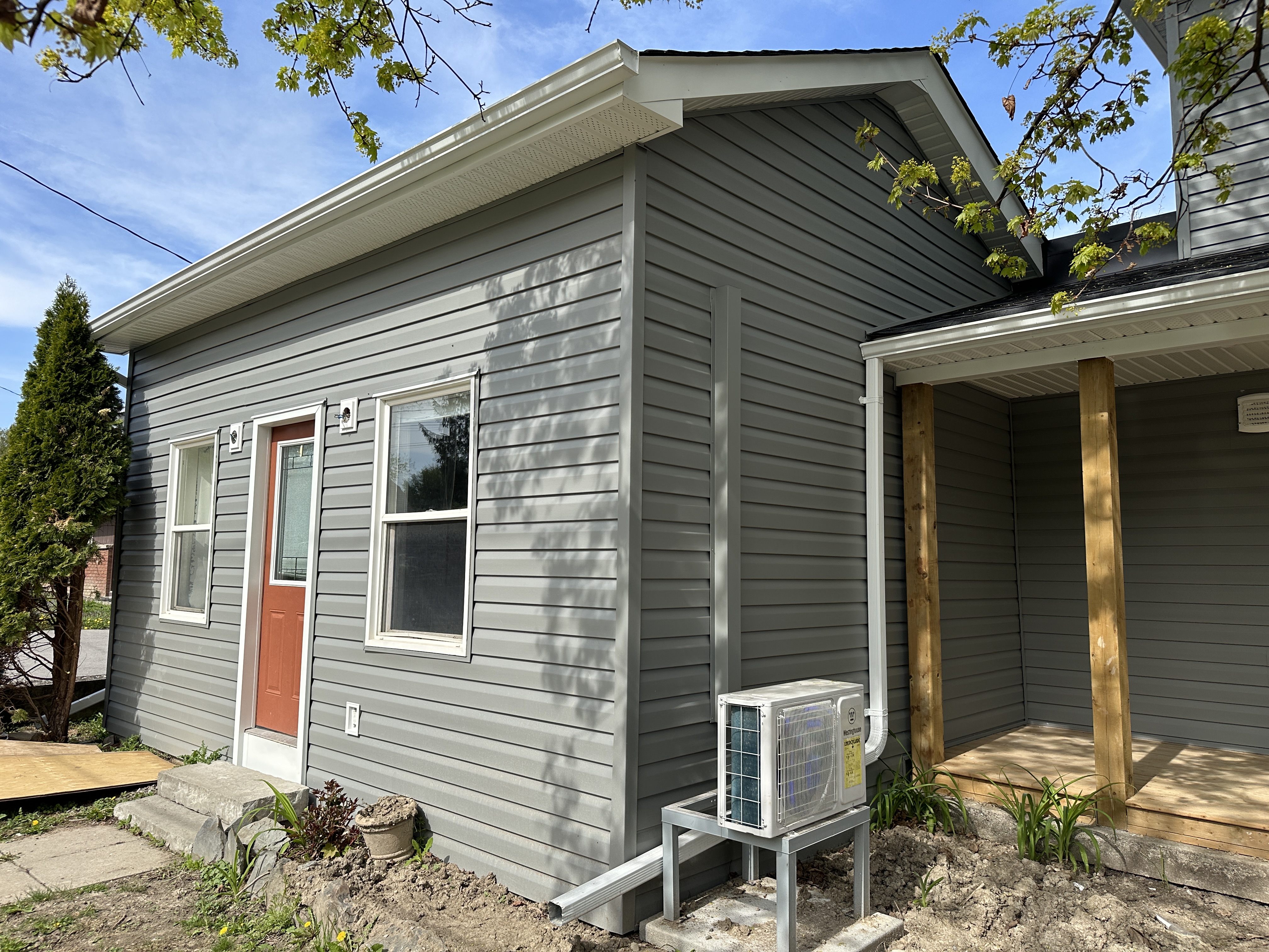 Whitby House: 1119 King St