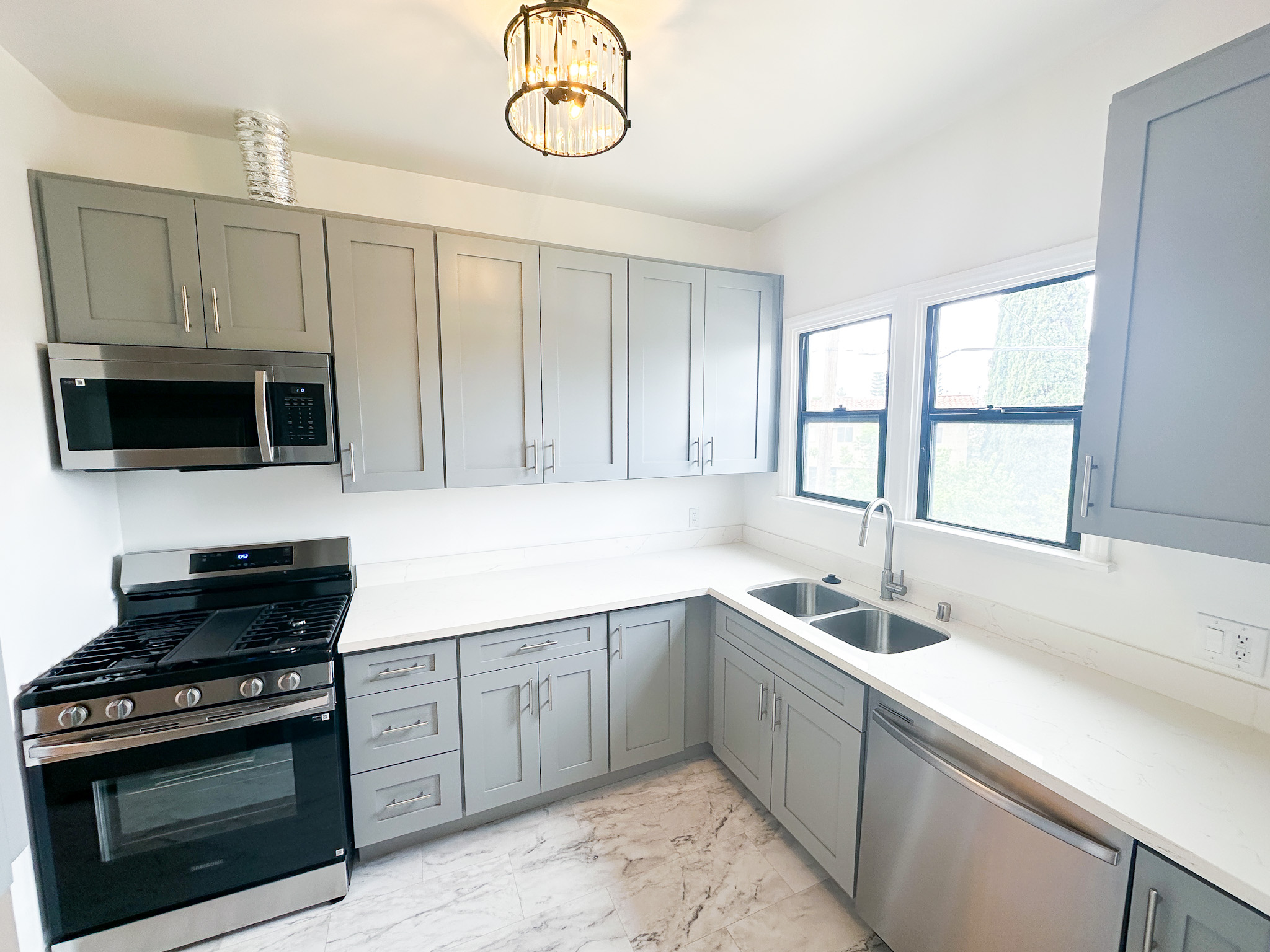 Glendale Condo: 1540 E Wilson Ave