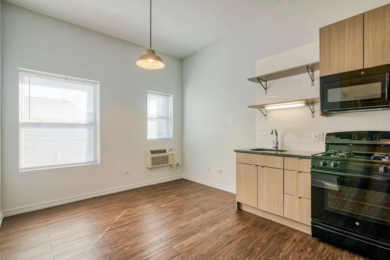 Chicago Apartment: 5051 N Kenmore Ave