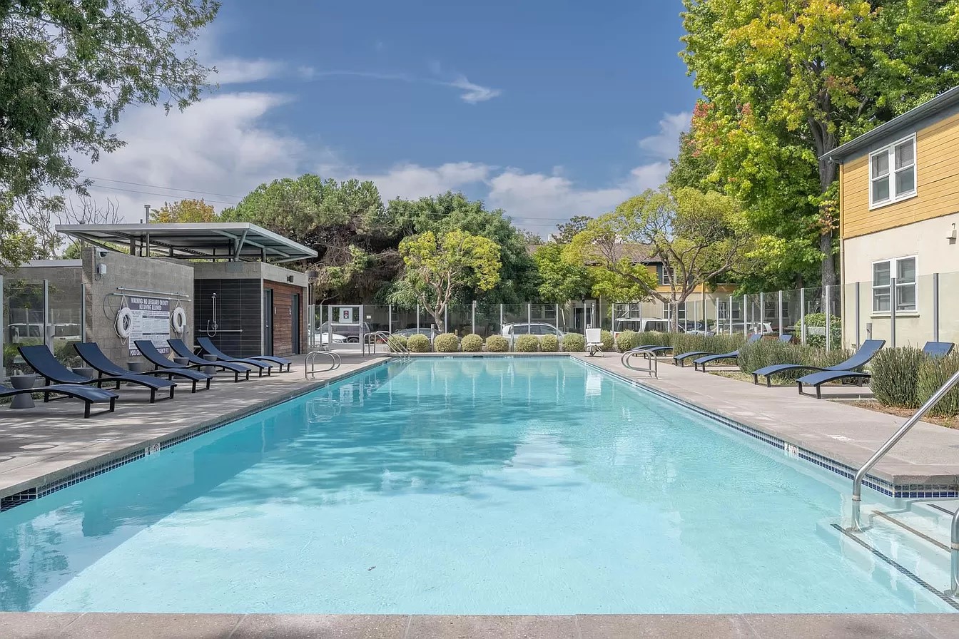 Los Angeles Apartment: 8820 5/8 Belford Ave