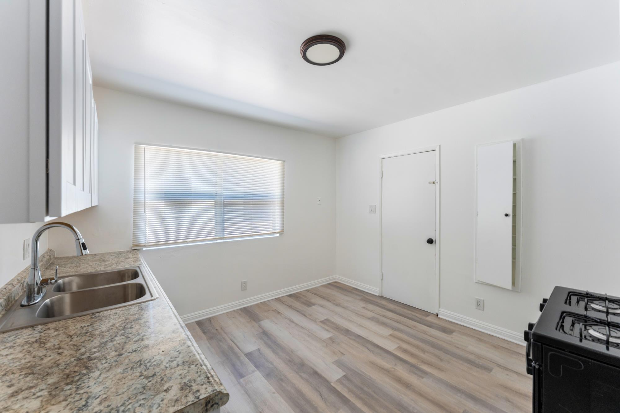 Ontario Apartment: 546 W D St