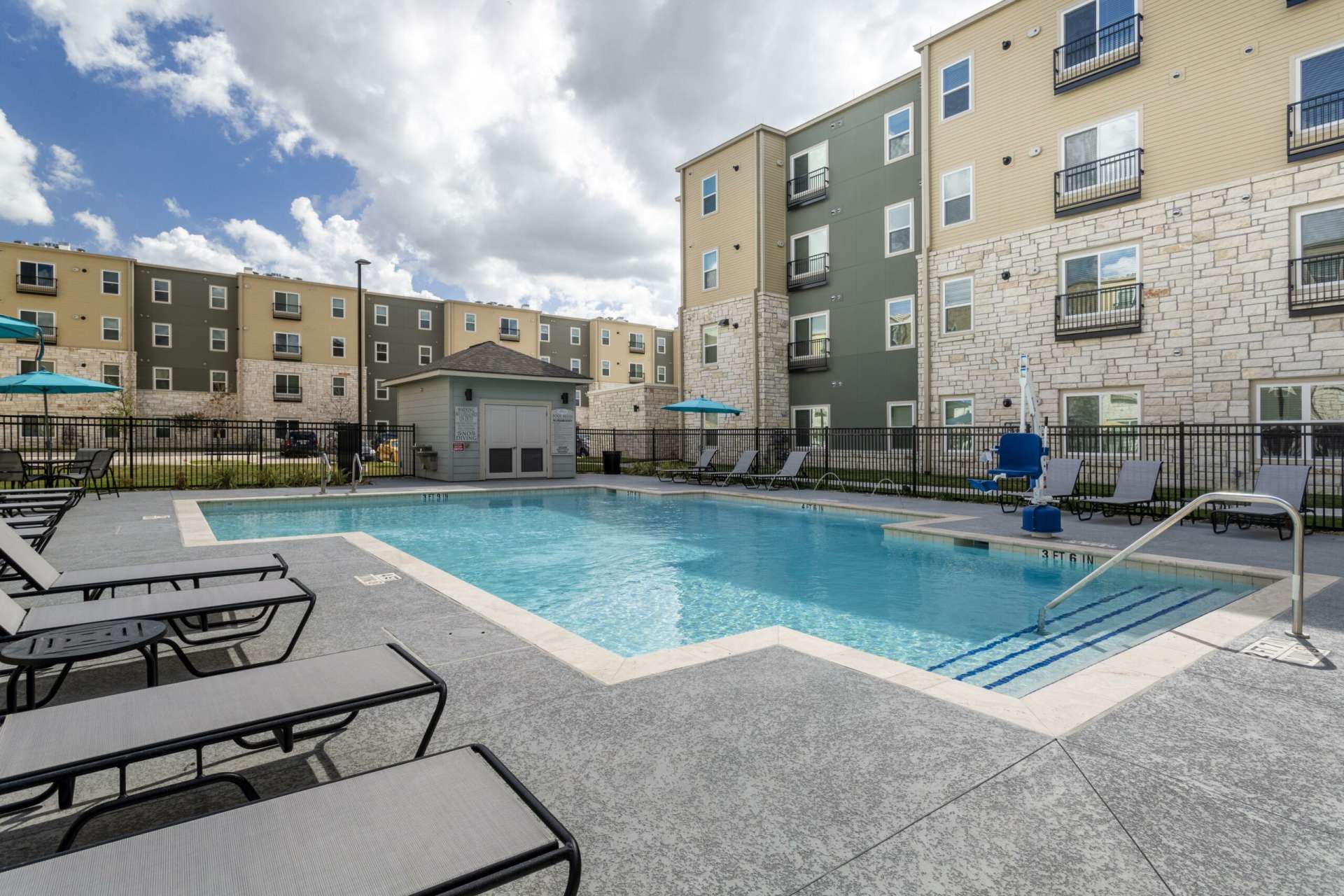 Austin Condo: 9200 Cameron Rd