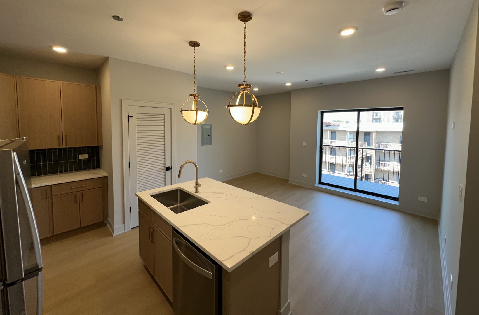 Chicago Apartment: 4102 N Sheridan Rd