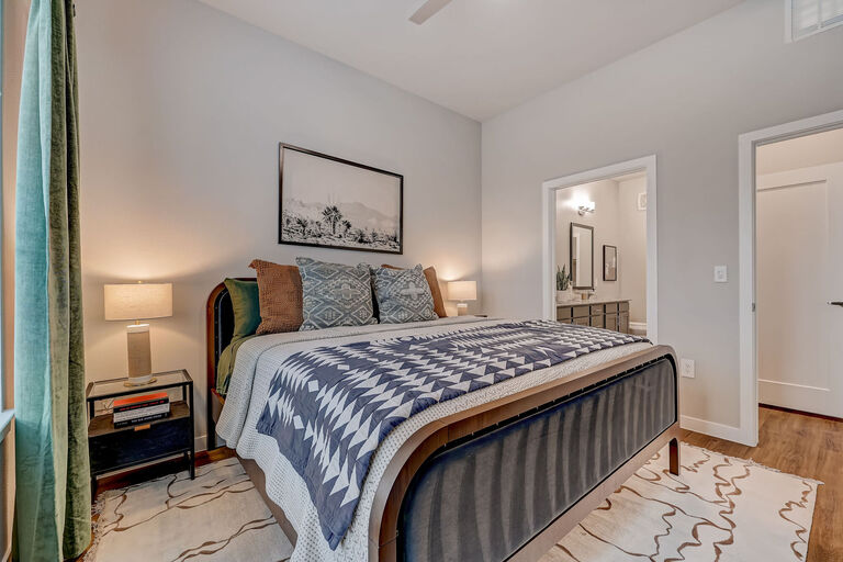 Austin Condo: 1700 Daleside Ln