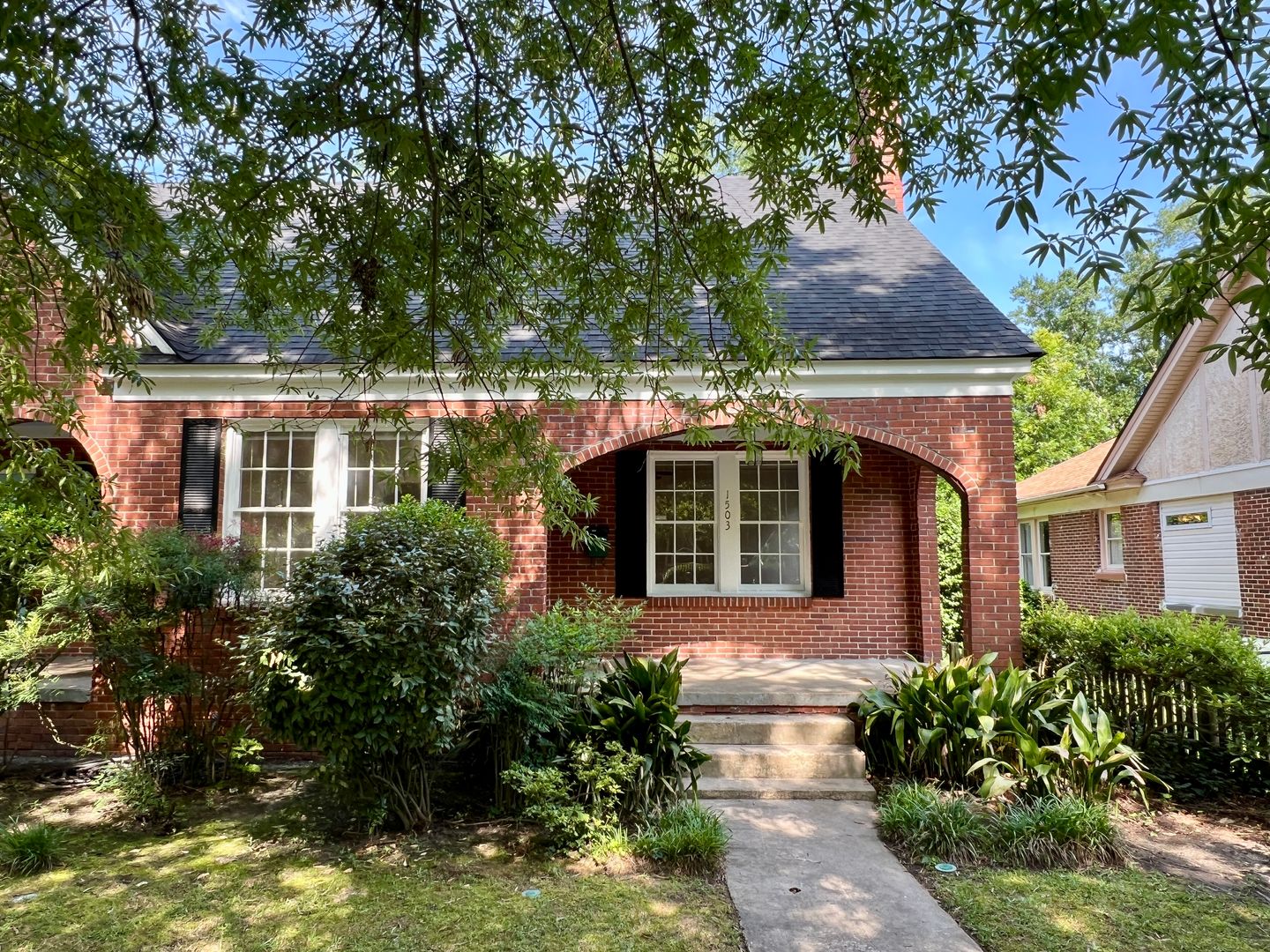 Columbia House: 1503 Fairview Drive