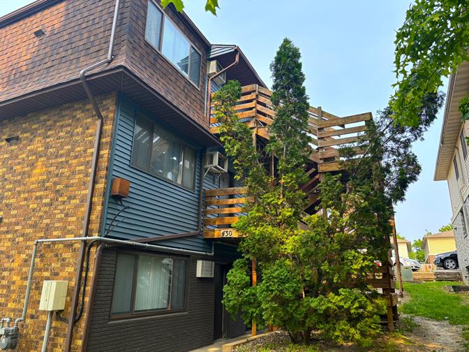 Iowa City House: 430 S Van Buren Street