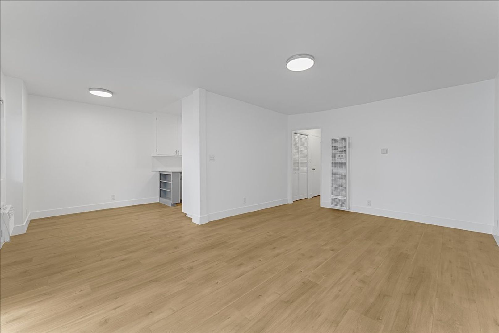 Los Angeles Apartment: 6615 Franklin Ave