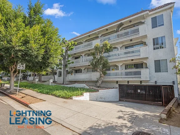 Santa Monica Condo: 3111 4th St