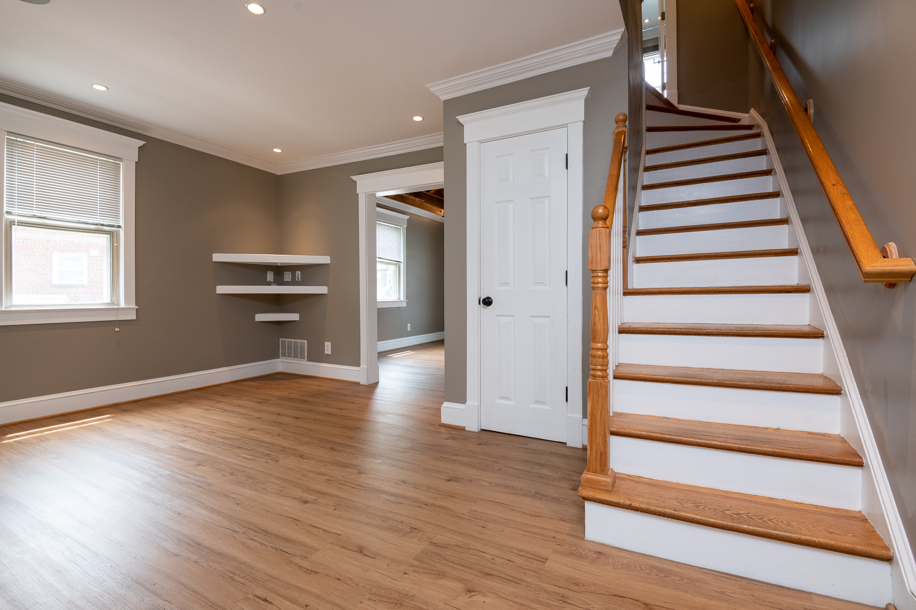 Washington House: 5042 8th St NE