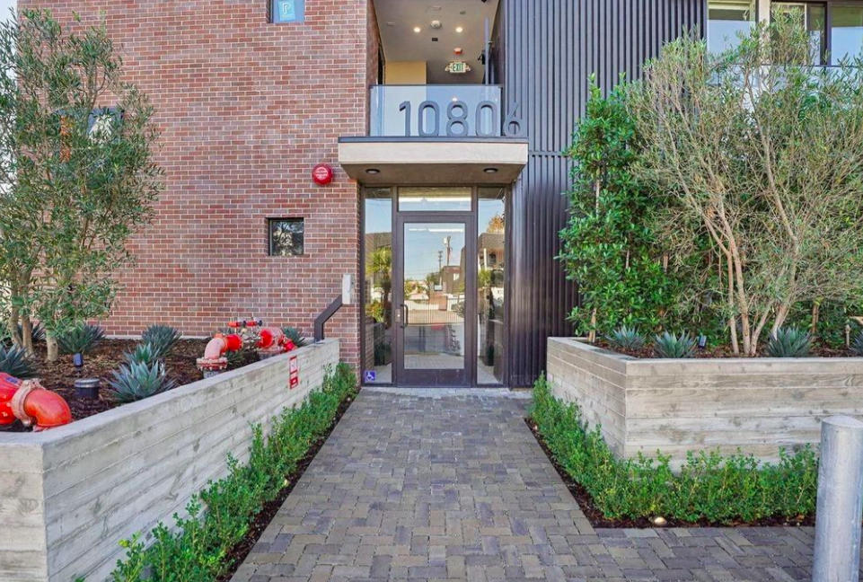 North Hollywood Condo: 10806 Blix St