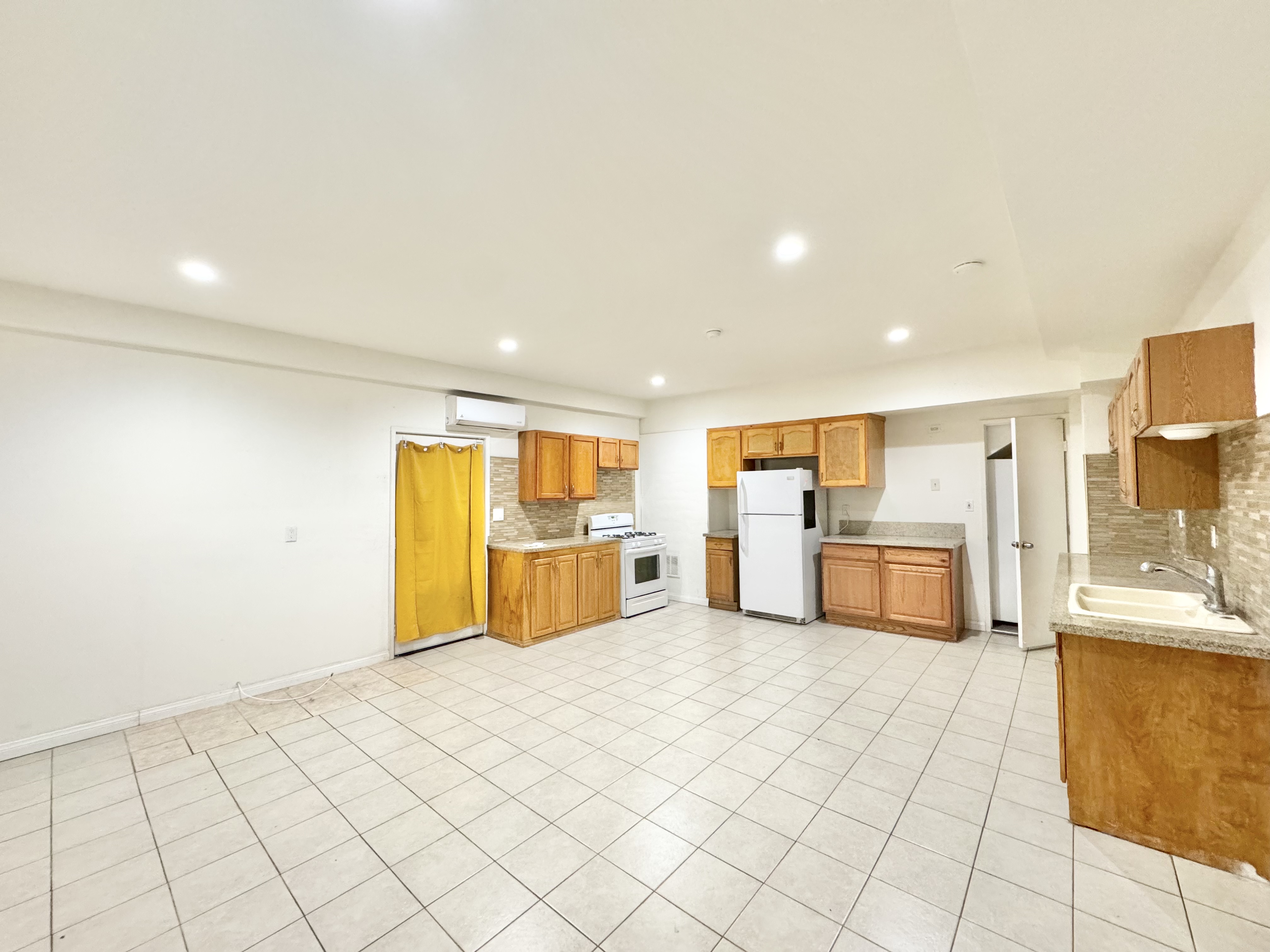 Inglewood Condo: 1023 Larch St