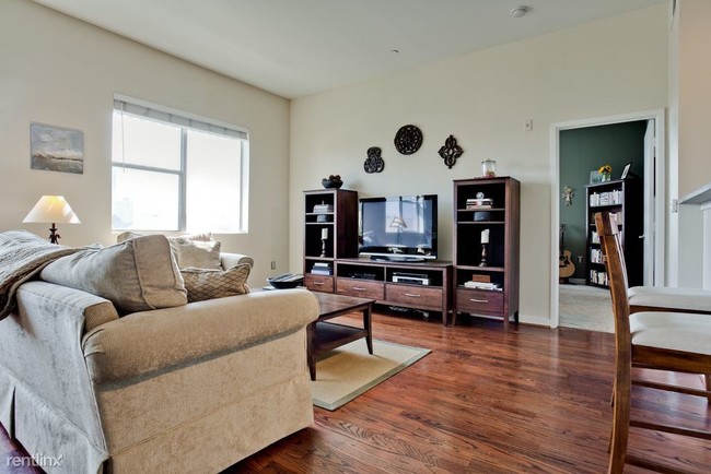 Dallas Condo: 3030 Bryan St