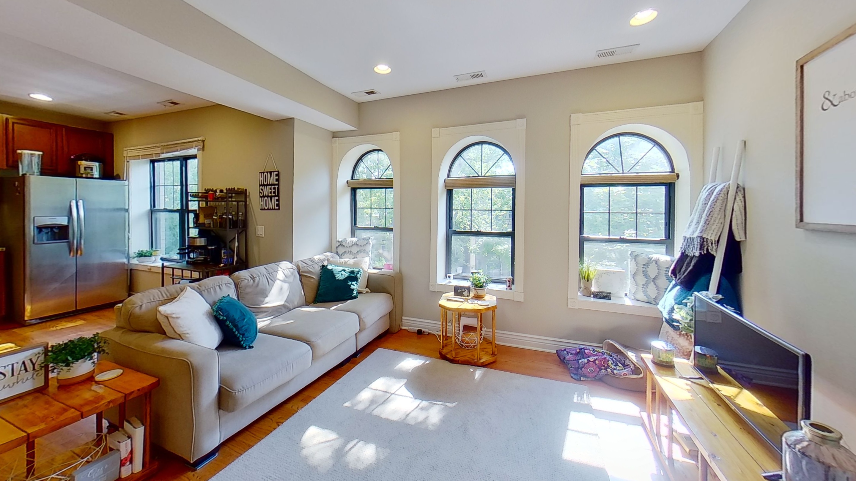 Chicago Condo: 6300 N Rockwell St