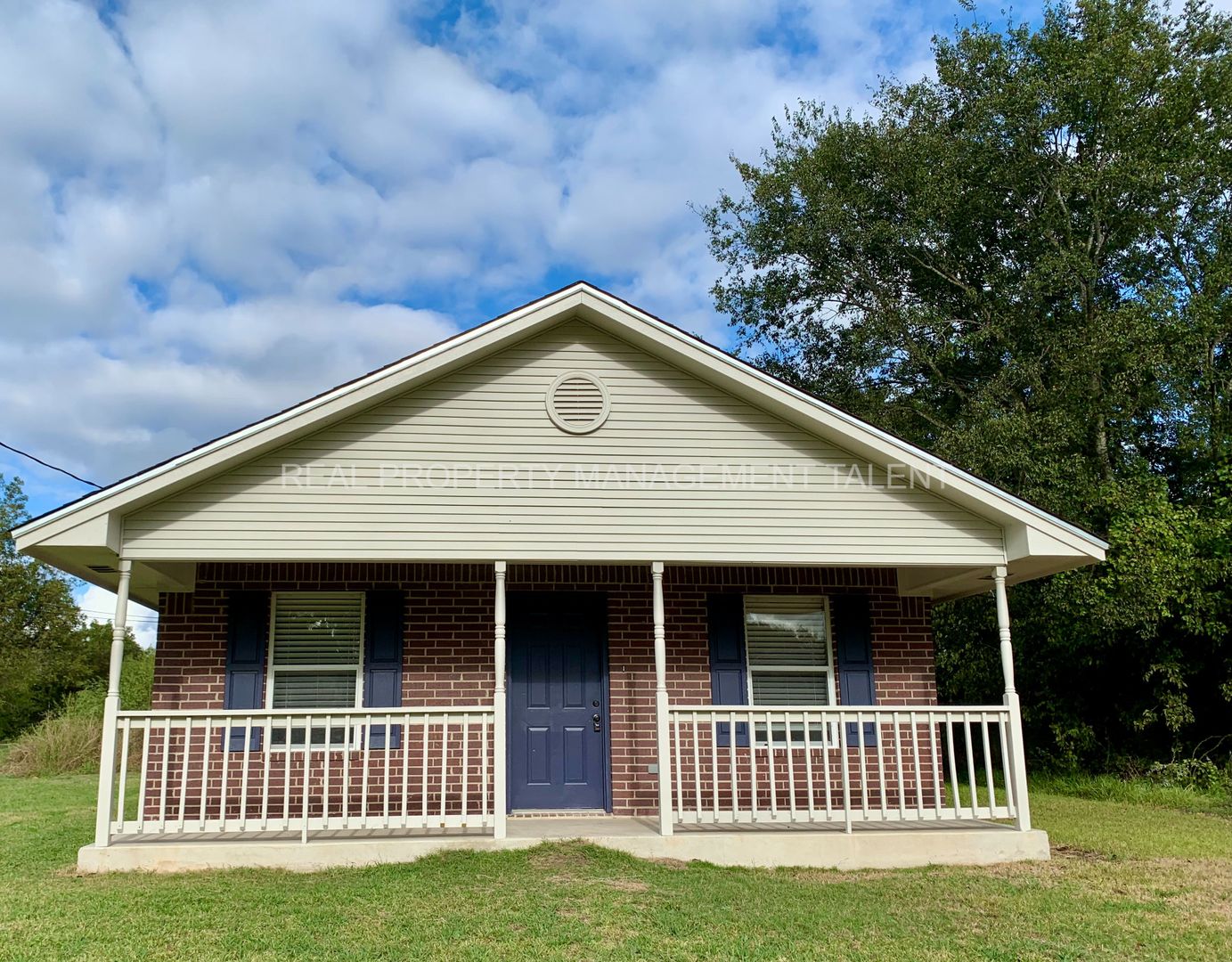 Mart House: 318 N Waco St