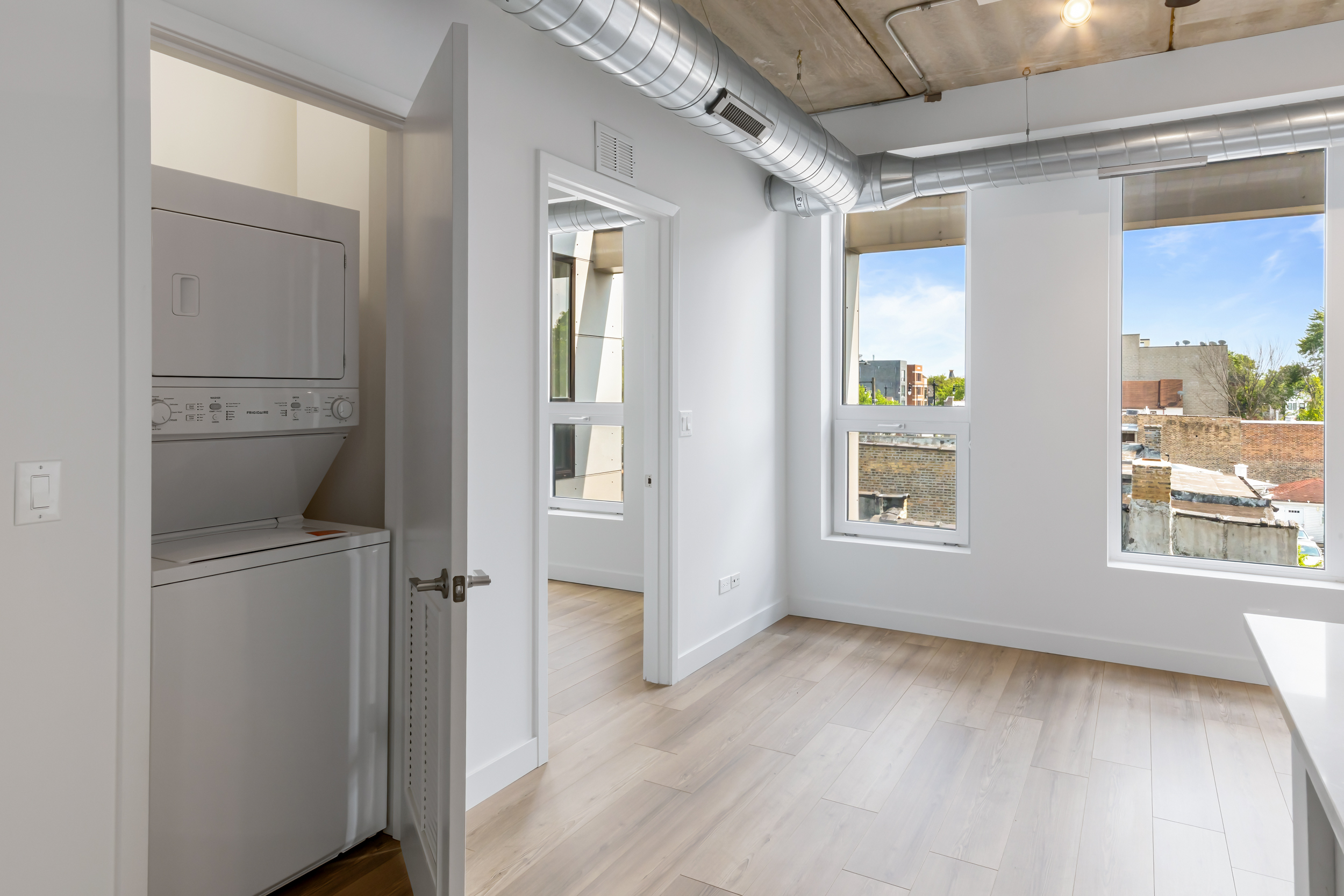 Chicago Condo: 2405 W Hutchinson
