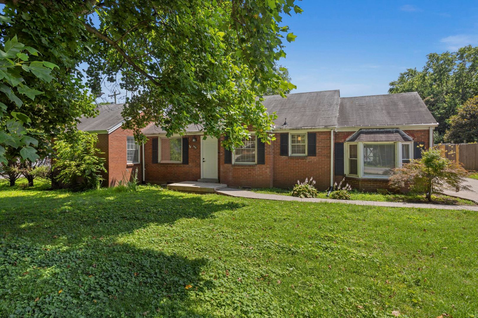 Nashville House: 1001 Horseshoe Dr