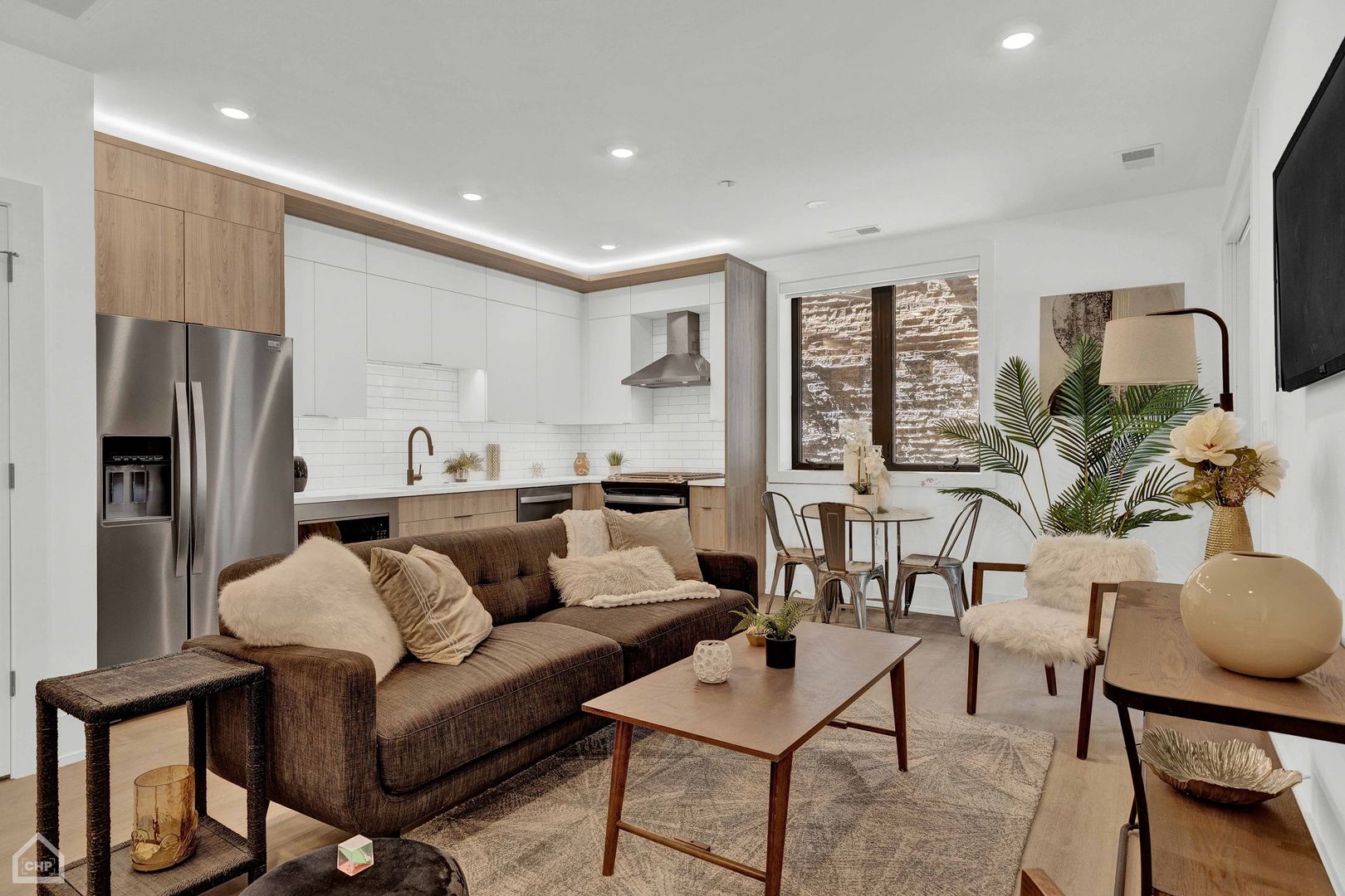 Chicago Apartment: 1613 W Belmont Ave