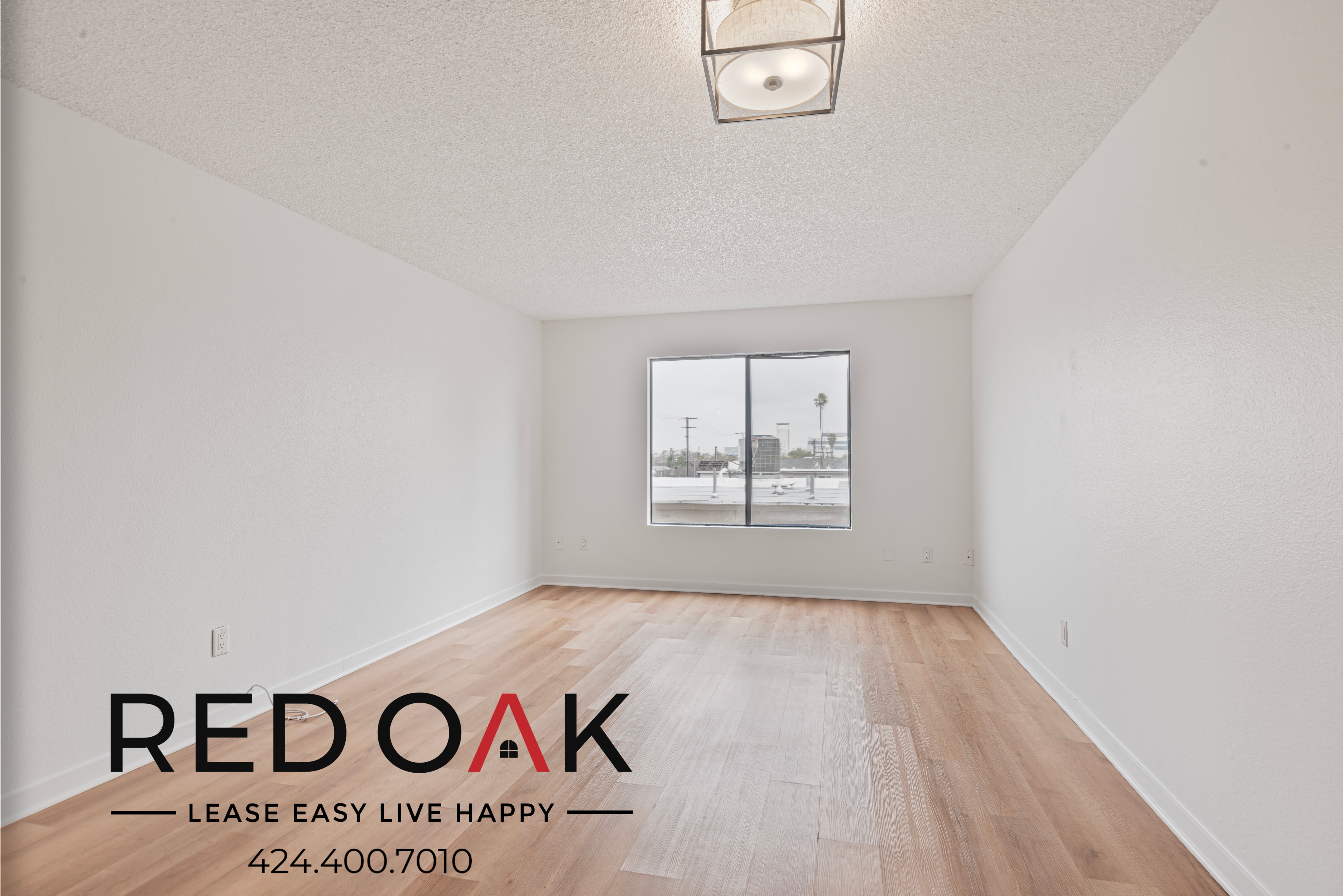 North Hollywood Apartment: 11817 Victory Blvd