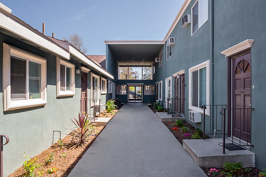 Covina Apartment: 321 S San Jose Ave