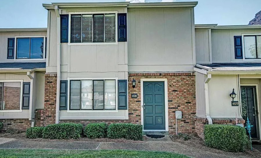 Brandon House: 409 Lakebend Pl