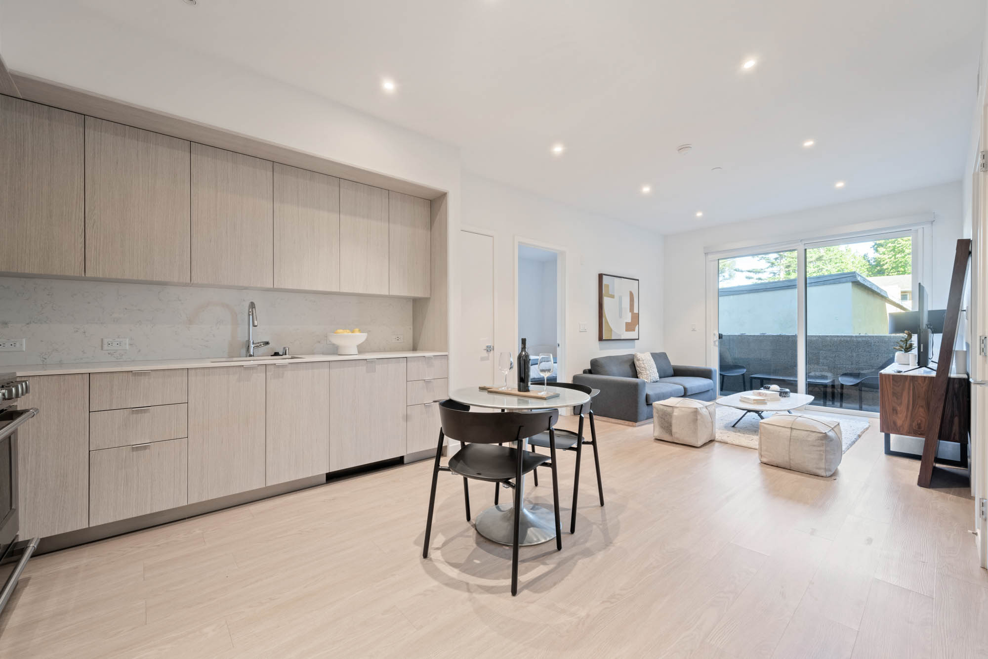 Los Angeles Apartment: 5843 W 88th St