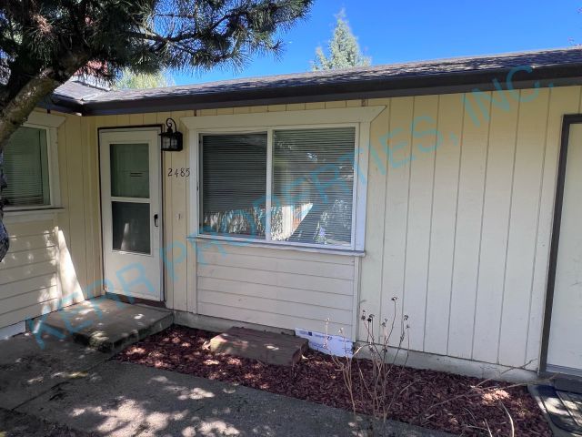 Gresham Condo: 2485 NE Division St