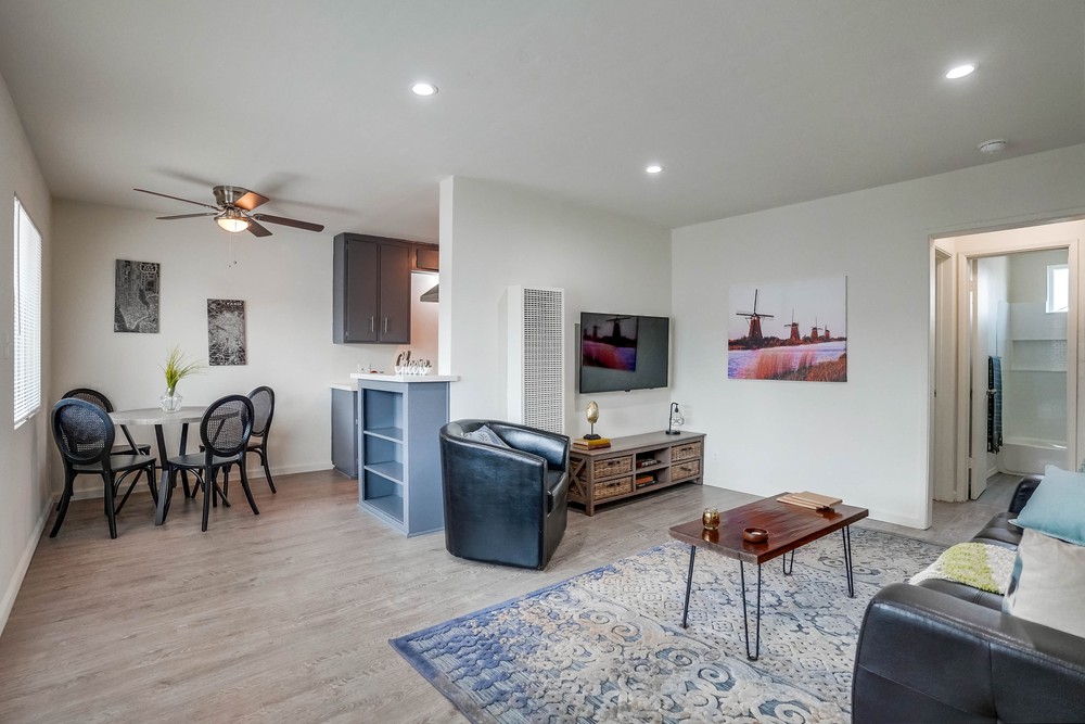 Long Beach Apartment: 900 Alamitos Ave