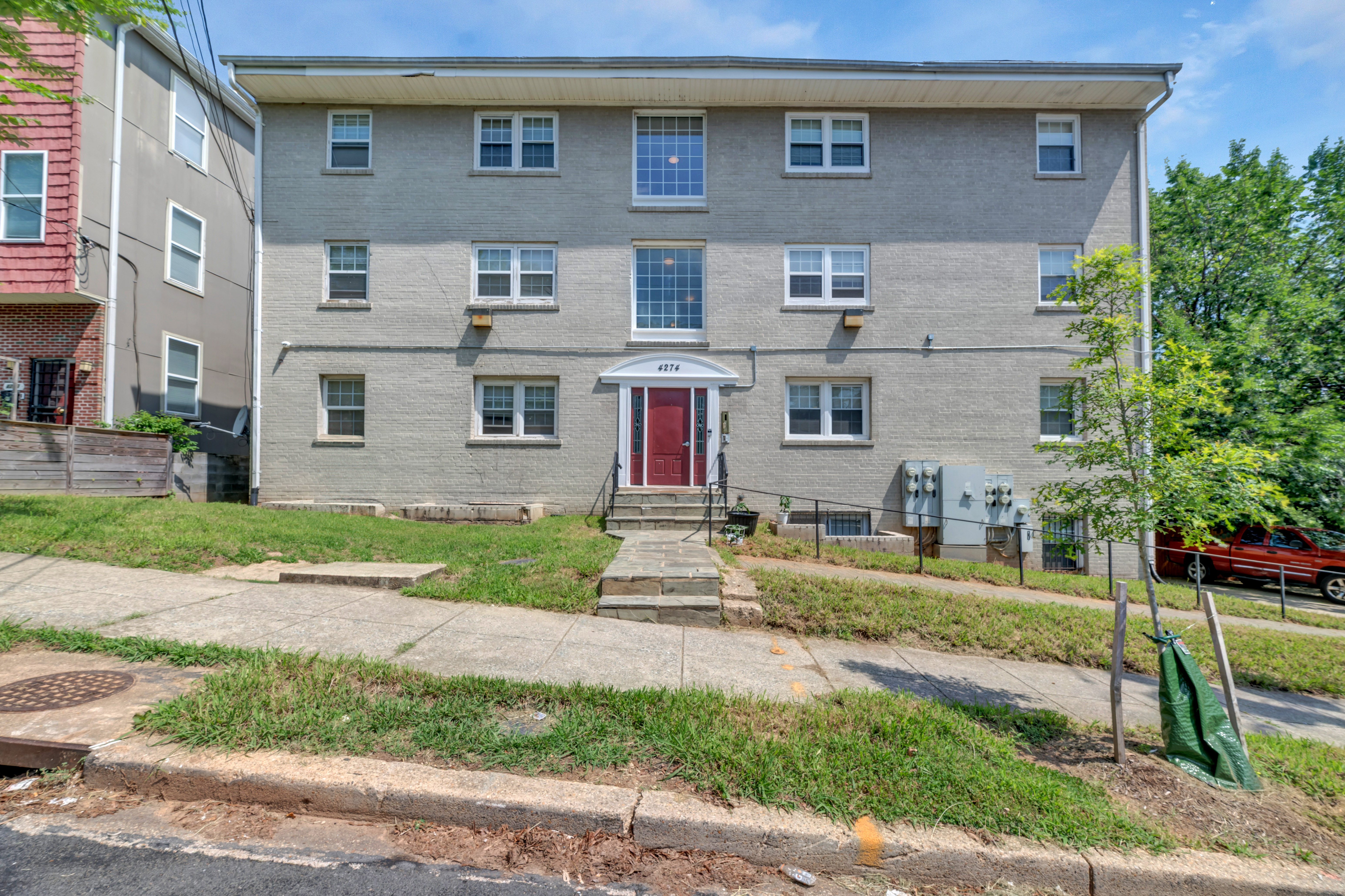 Washington Condo: 4274 Foote St NE