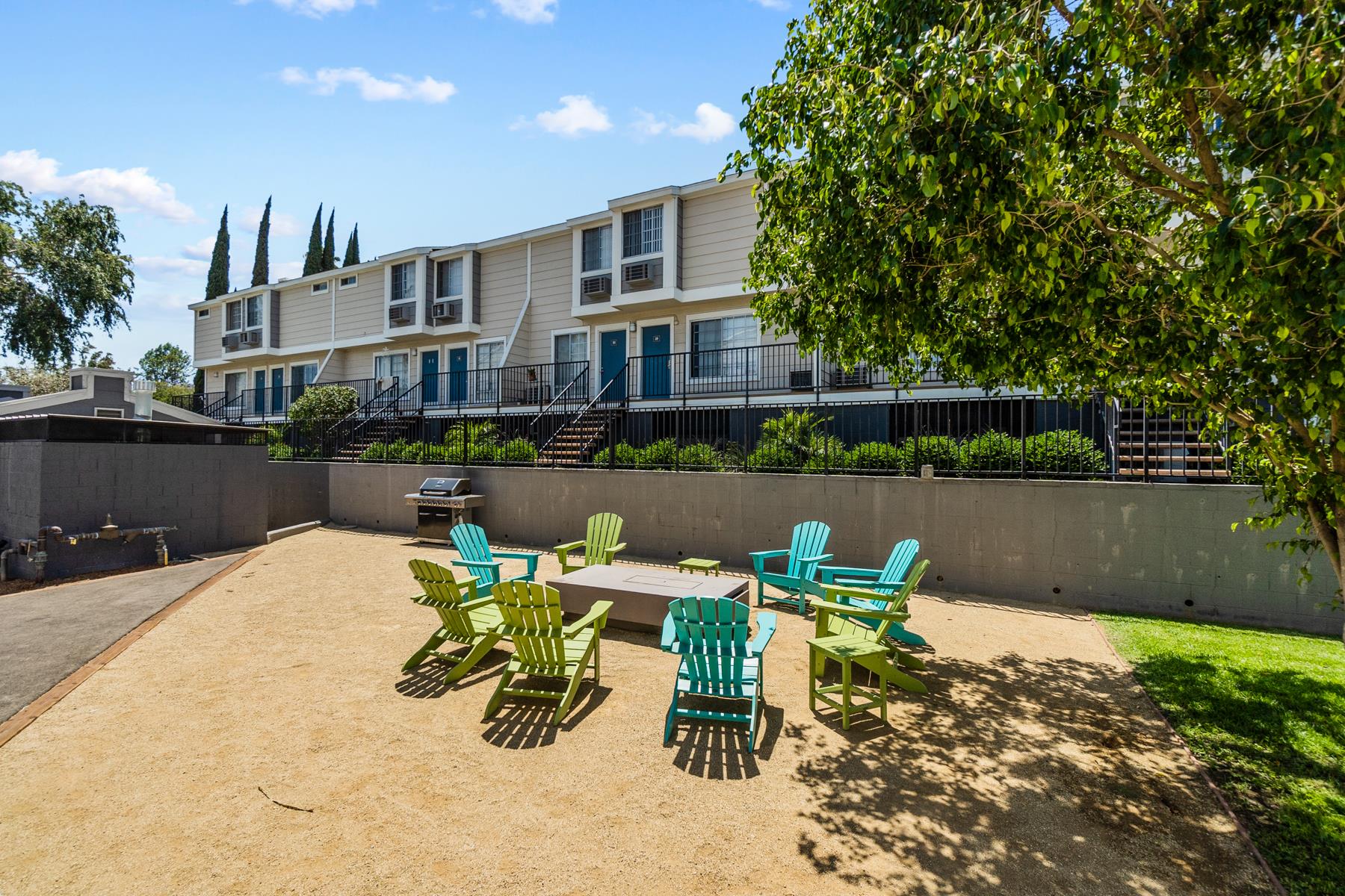 Van Nuys Apartment: 15716 Saticoy St