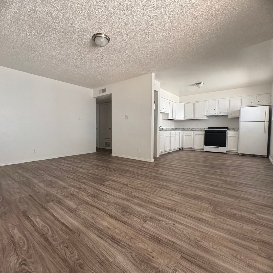 Albuquerque Apartment: 604 Chama SE
