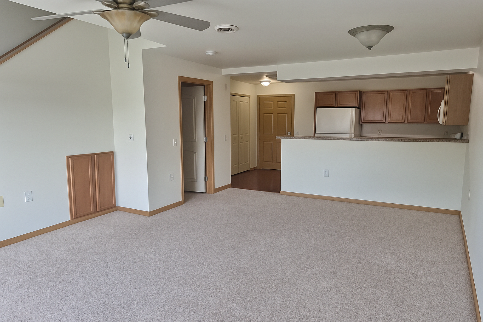 STOUGHTON Apartment: 2125 MCCOMB Rd