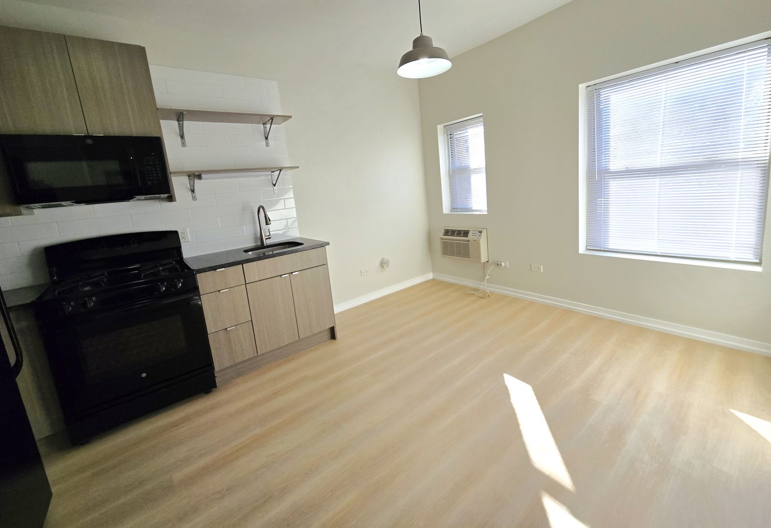 Chicago Apartment: 5051 N Kenmore Ave
