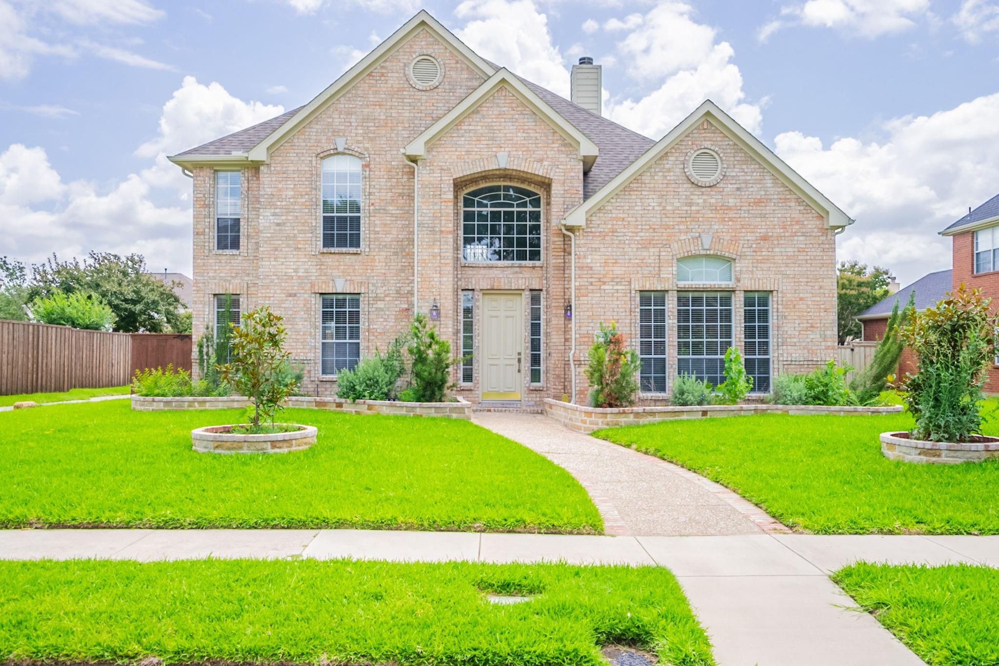 Plano House: 7728 Saragosa Creek Drive