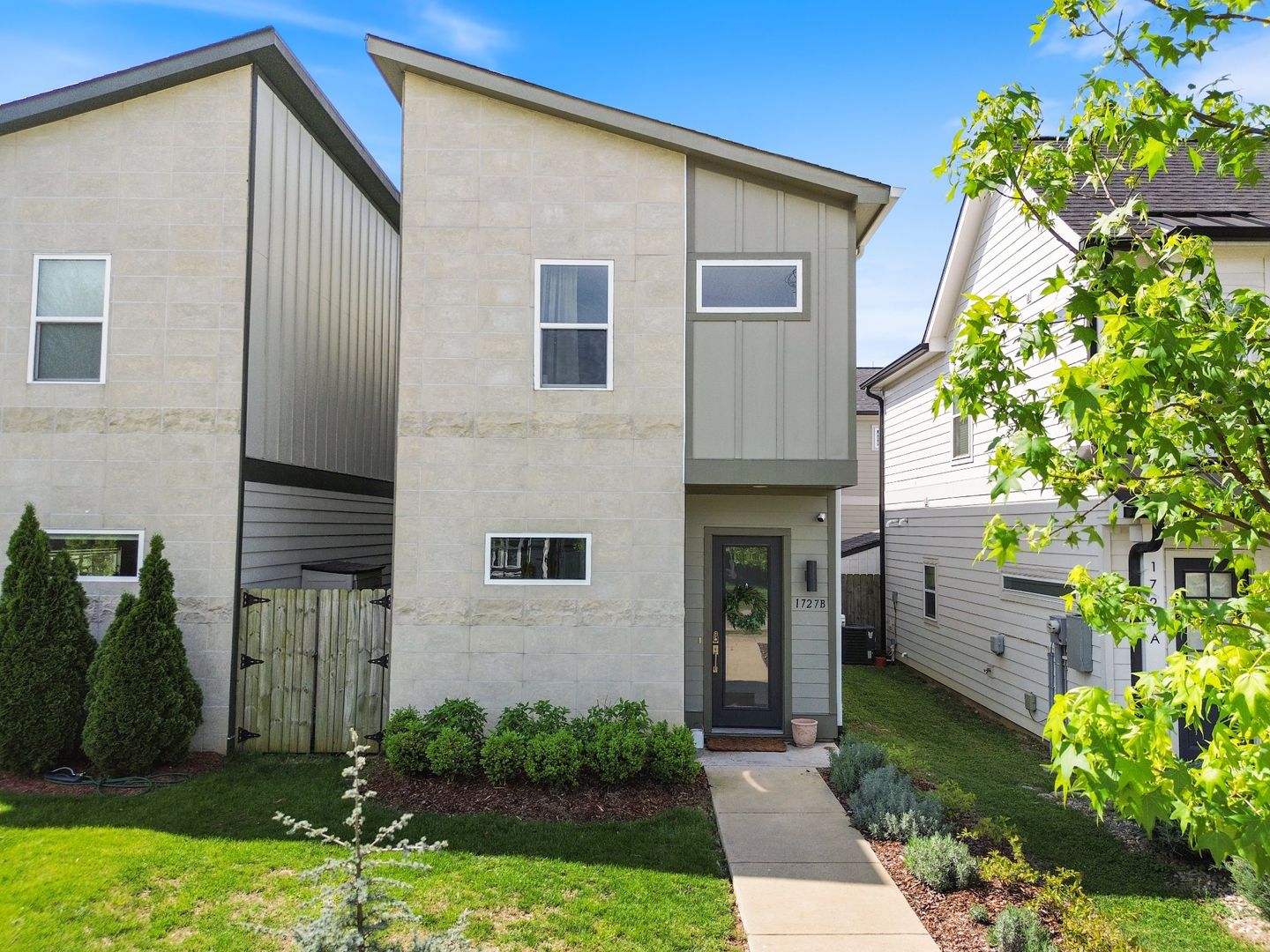 Nashville House: 1727B Pecan Street