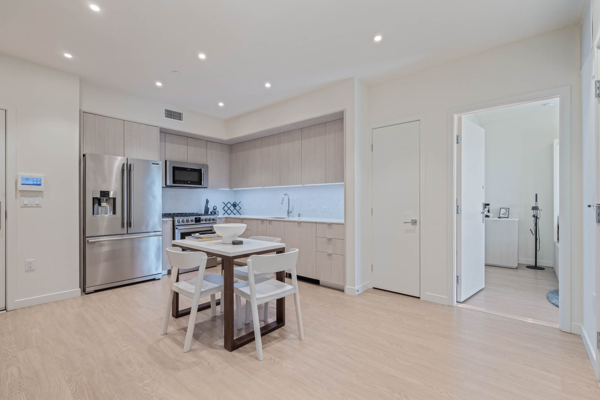 Los Angeles Apartment: 5843 W 88th St