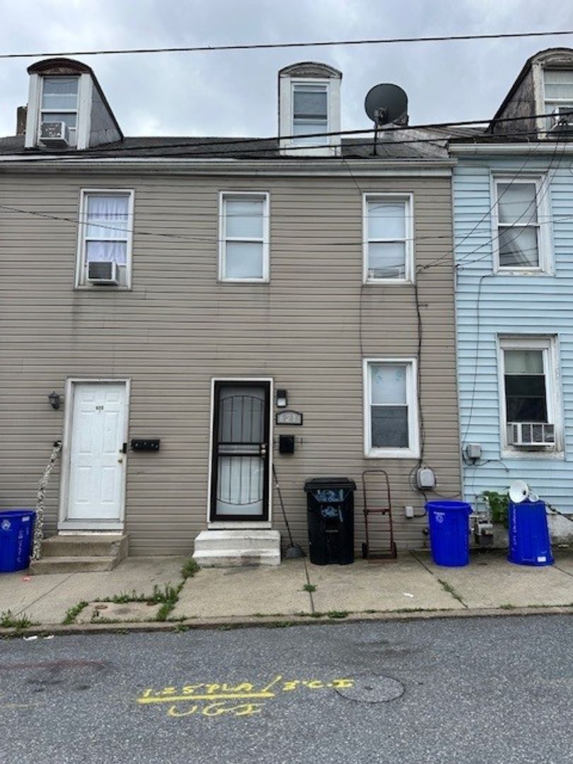 Harrisburg House: 621 Dauphin St