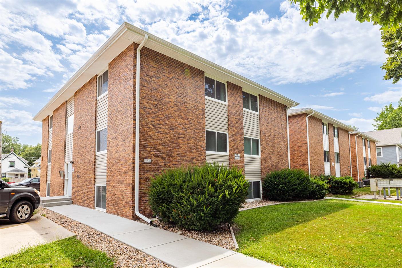 Lincoln Condo: 1129 E ST